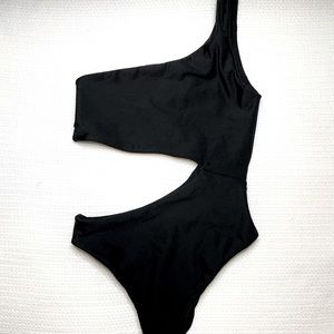 One piece kini 🖤